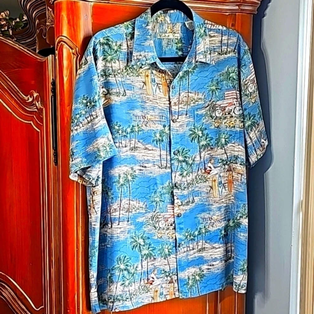 Mens‎ hawian print casual button-down shirt. Great VINTAGE print. Size large.